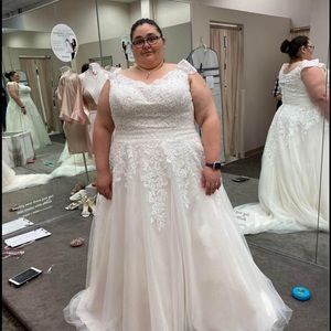 Wedding gown only worn about 4 hours. Color: Ivory and Prosecco.